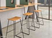 Tabouret de bar Tao avec assise bois
