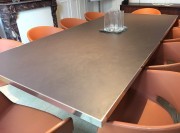 Table Archimede avec plateau mélaminé type béton coloris chocolat