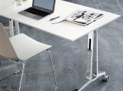 Détail pieds table pliante Skill