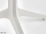 Piètement trois branches pour la table Ypsilon